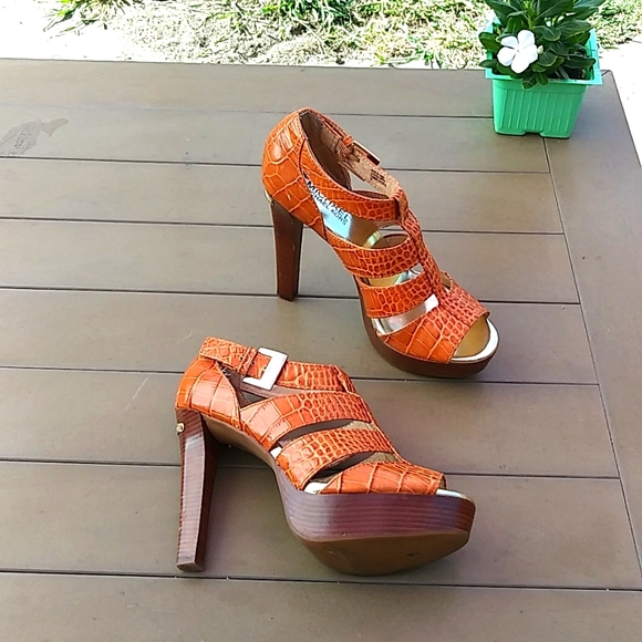 Michael Kors crocodile platforms - Picture 2 of 15